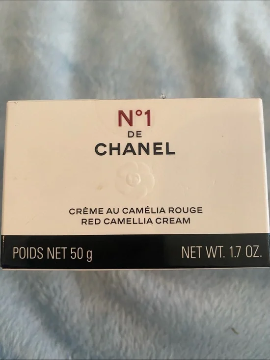CHANEL N°1 Red Camellia Cream – White & Black Box