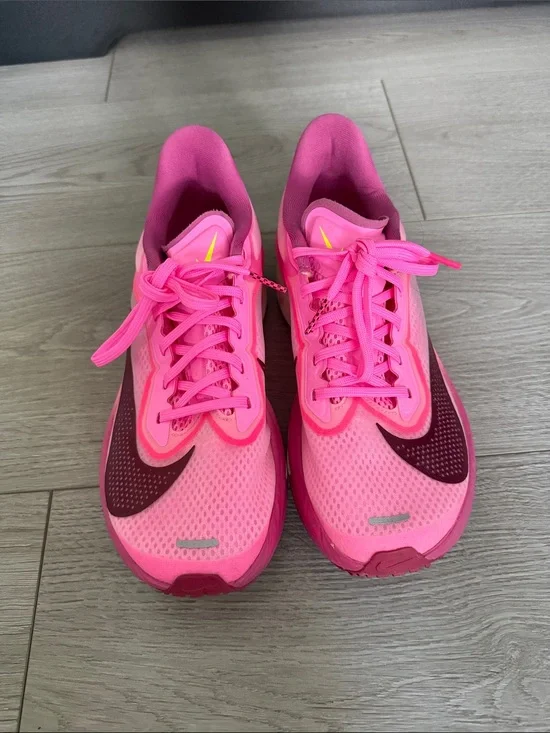 Nike Zoomx with flyplate - Lightweight Performance