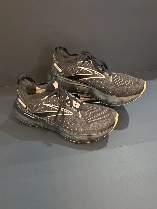 Brooks Glycerin 20 Stealth Fit Women’s Black Running Shoes with Cream Size 8.5