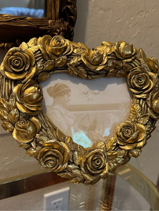 Vintage Gold Heart Frame