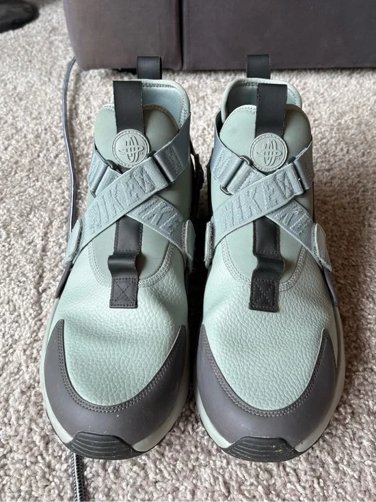 Nike Air Huarache City sz women’s US 12.5