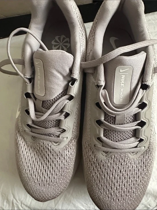 NWOT Nike Winflow 11 Women's Neutral Taupe Knit Running Sneakers 8 half woman