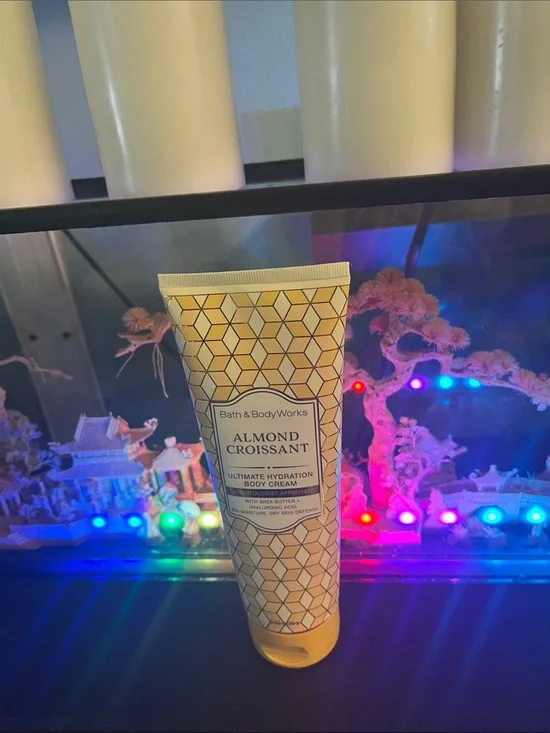 Bath & Body Works Almond Croissant Body Cream - Yellow