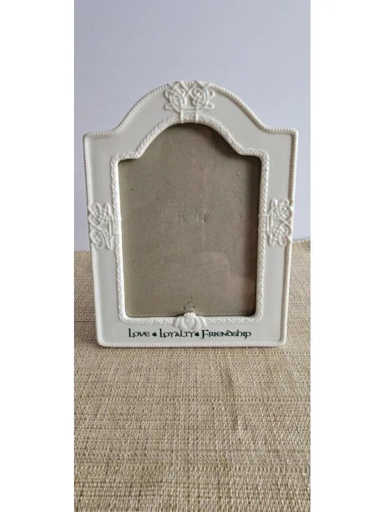 Picture Frame Russ Berrie Ceramic Photo Frame White Free Standing Claddagh 5x7