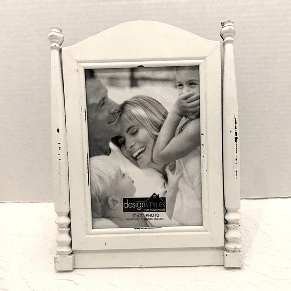 DesignStyles White Distressed Wood 5x7 Photo Frame Spindle Farmhouse Cottage
