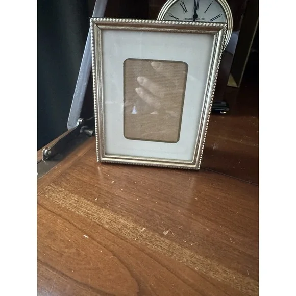 Vintage Gold‎ Tone Metal 4x5 Picture Frame Beaded Edge Ornate Floral Detail