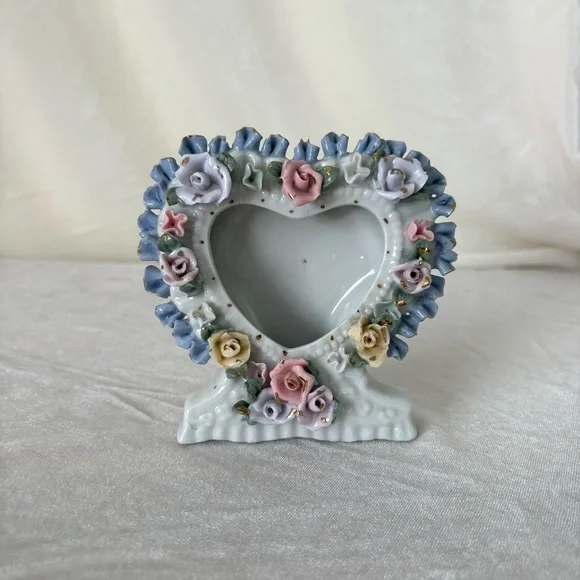 Vintage ceramic heart shaped picture frame pastel rosette Capodimonte home