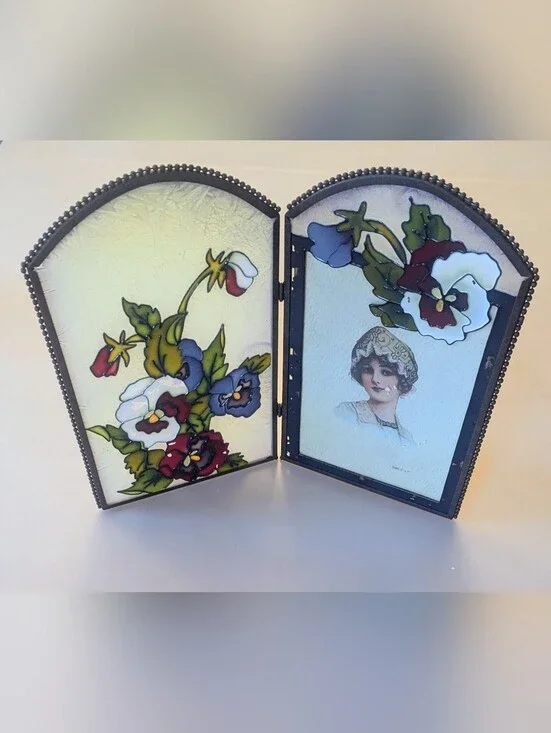Vintage Ornate Photo Frame 5x7. Foldable Metal Frame with Glass. Overall 10