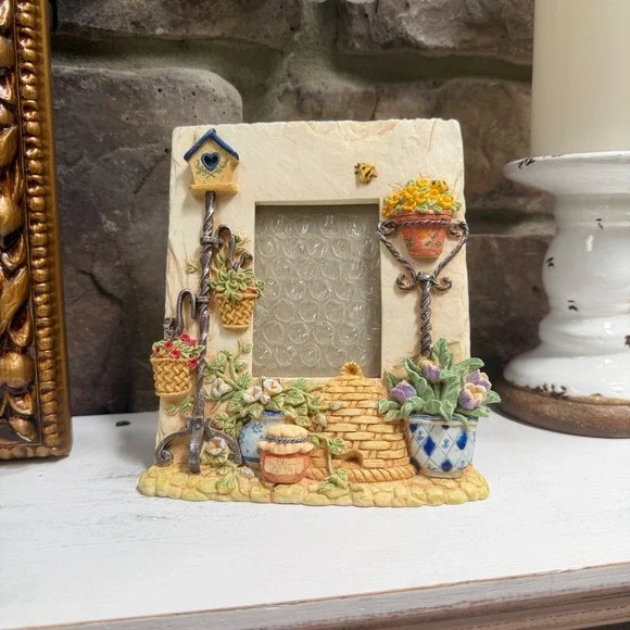 Vintage Garden Beehive Birdhouse 3D Resin Picture Frame Cottagecore 6.5x7.5