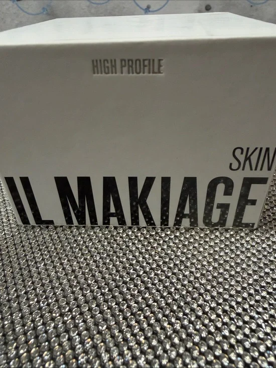 IL MAKIAGE firm & smooth neck treatment. 🆕