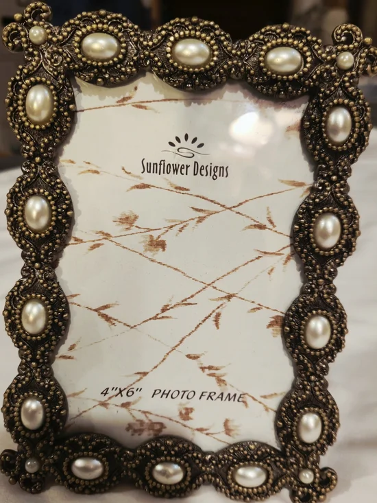 Ornate Bronze and Faux Pearl 4x6 Photo Frame