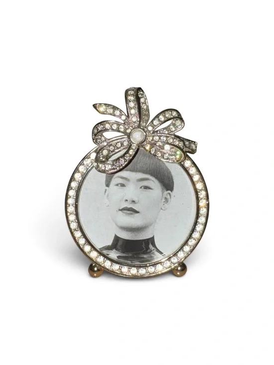 Jay Strongwater Round Photo Frame with Crystal Bow - Rhinestone Accents. Vintage