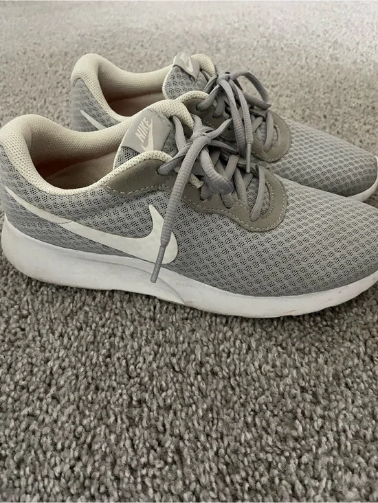 Nike Women’s Light Grey Mesh Athletic Sneakers