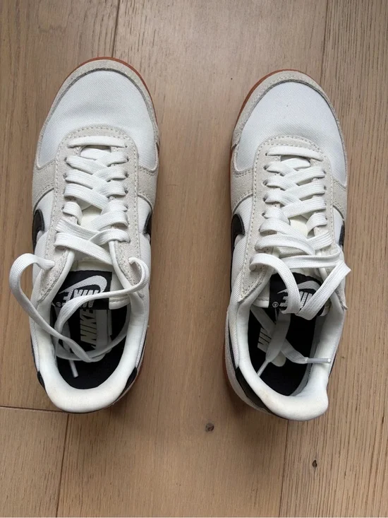 Nike Women’s White Sneakers with Brown Outsole and Black Swoosh