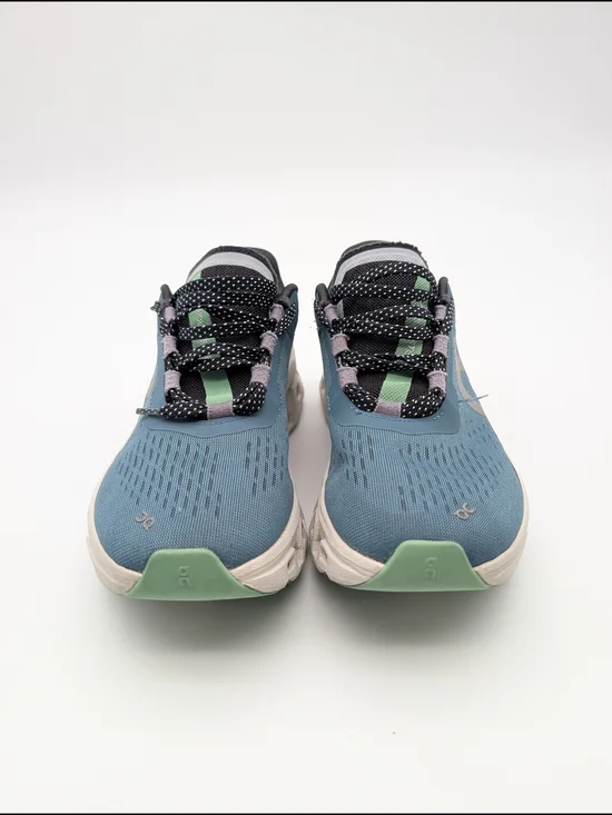 On Cloud monster Women’s Teal Blue Size 7 Running Shoes Comfort