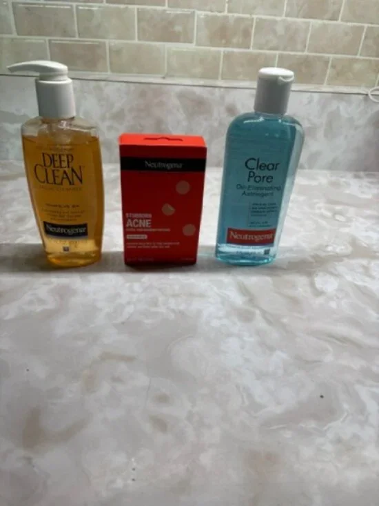 Neutrogena Skincare (Acne) Bundle