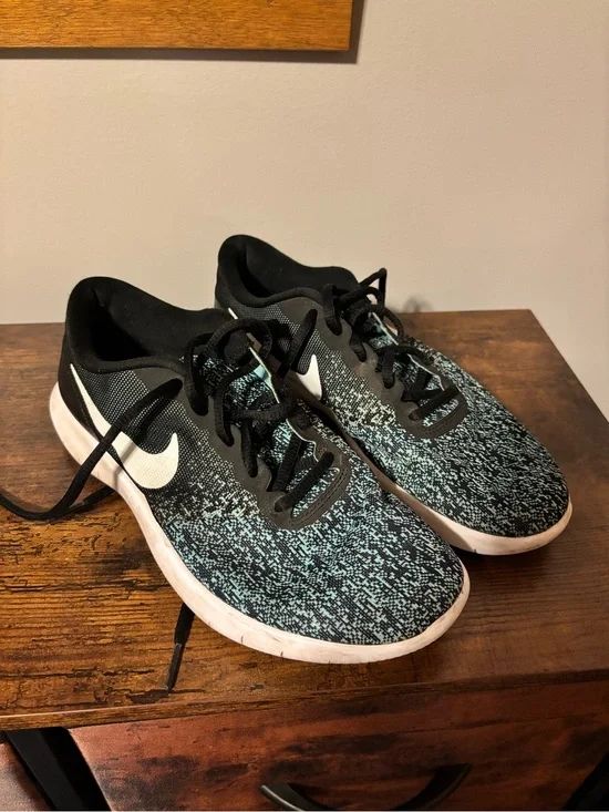 Nike Black Sneakers with Teal Accent