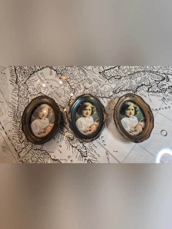 Vintage-Style Oval Portrait Frame Wall Accent in Teal and Gold-MINI