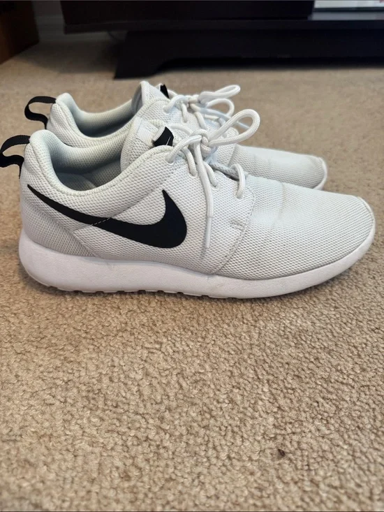 Nike White and Black Low-Top Mesh Runners