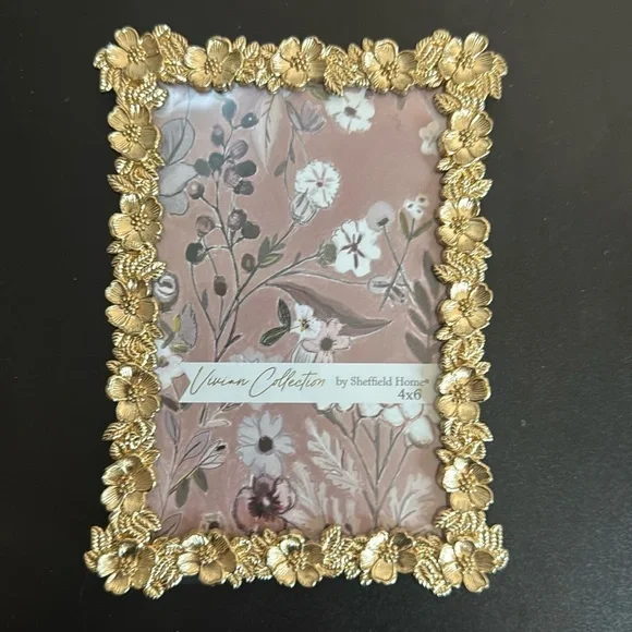 Beautifully‎ Detailed Gold Flowered Frame  Vivian collection NEW