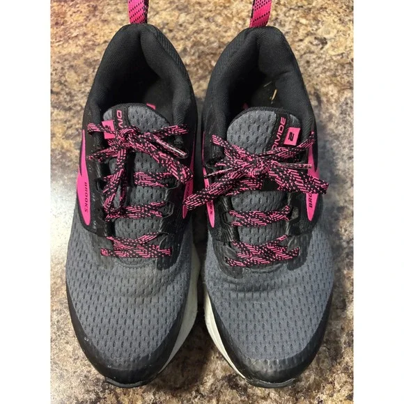 Brooks Divide 2 Womens Trail Running Shoes Black Pink Gray 1203421B069 Size 8.5