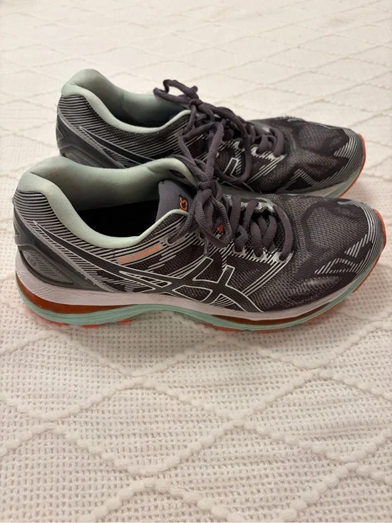 Asics Gel nimbus 19 women size 8