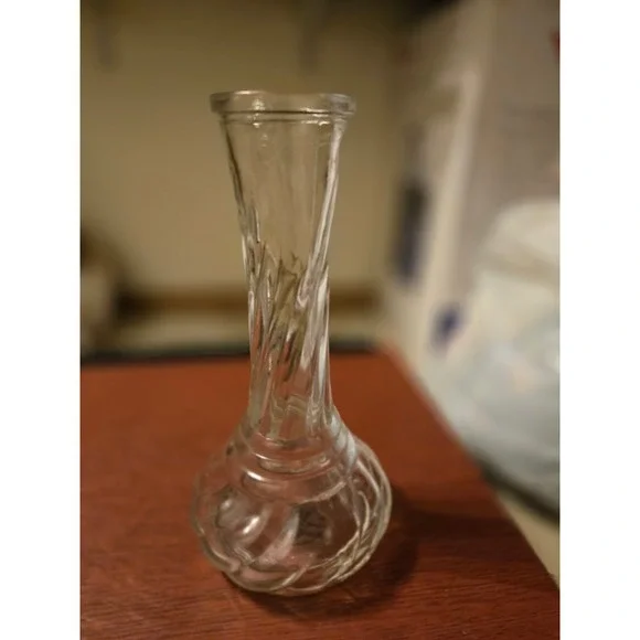 Vintage Clear Glass Spiral Optic Twist Bud Vase Bulbous Base Flared Rim 7 Inch‎