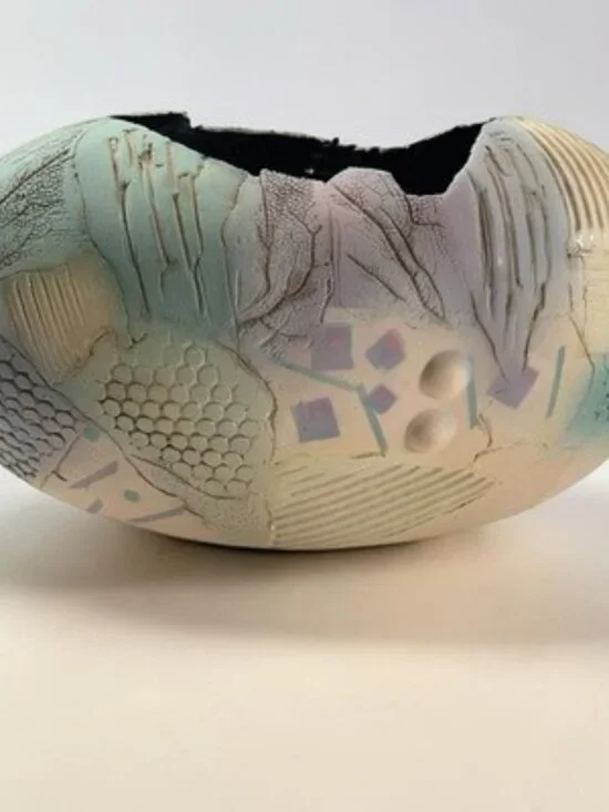 LARGE GAIL MARKIEWICZ Signed One Of a Kind Patchwork Vessel Pottery 16 x 9