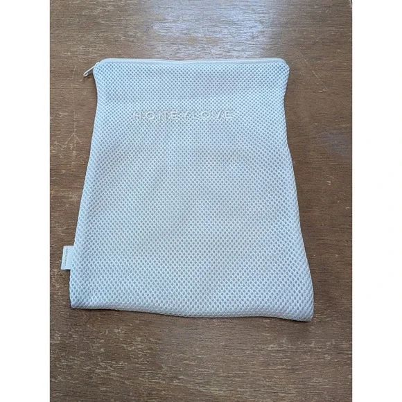 Honeylove Mesh Laundry Bag for Delicates‎ Zippered Shapewear Wash Bag Logo