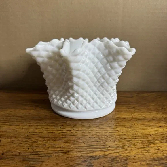 Westmoreland Milk Glass 1910-1919 English‎ Hobnail Diamond Pinched Vase Vintage