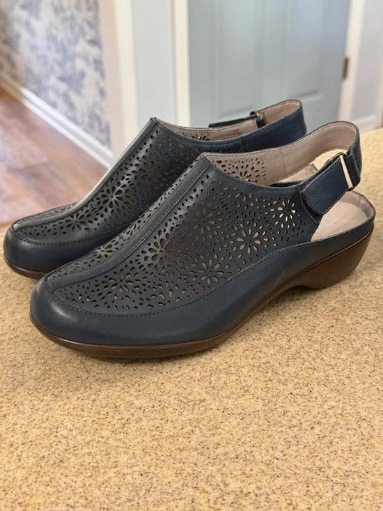 Easy Spirit Sedawn Navy Blue Leather Laser Cut Sling Back Mule Shoes 7.5 WW New