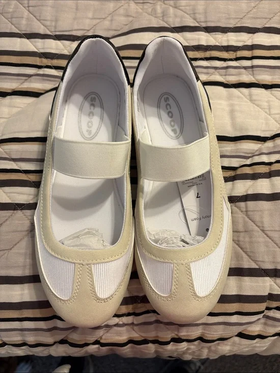 Scoop brand mary Jane slip on shoe. Women’s size 7 worn once.