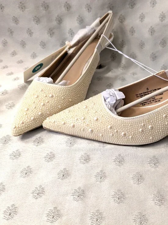 New Women's Size 8 Pearlized ShoesWith 1