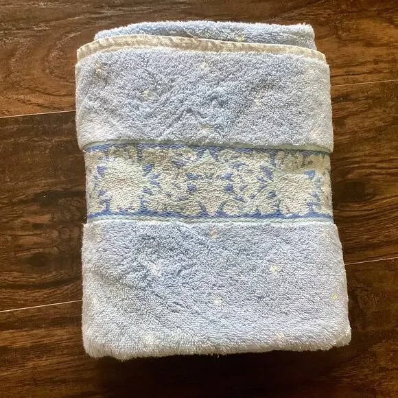 Vintage WestPoint Stevens Bath Towel
