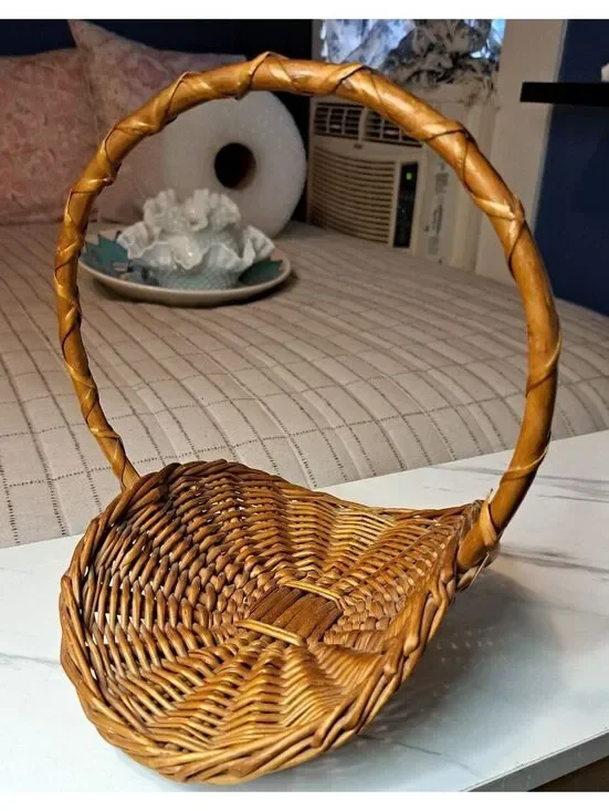 Vintage Rustic Country Cottage Handwoven Wicker Gathering Basket 9.5