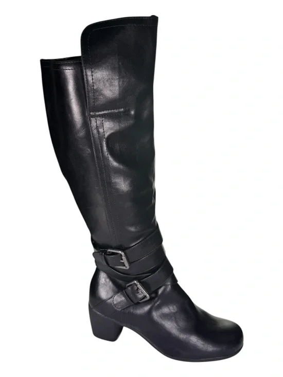 Classic Black Knee-High Leather Boots with Buckle Detail