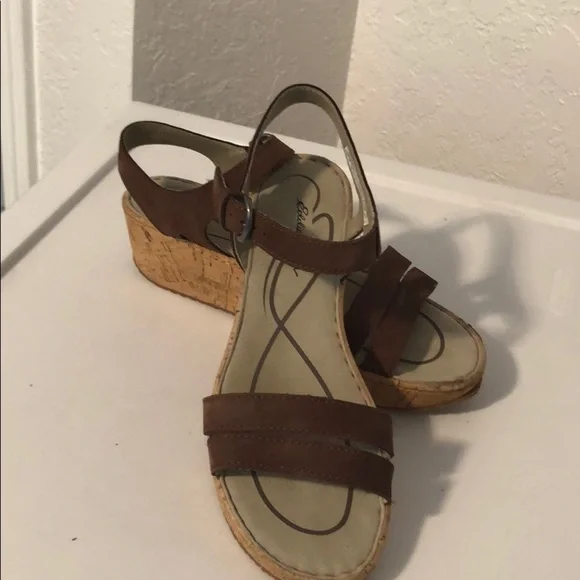 Eddie Bauer Platform sandals