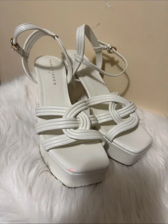 Marc Fisher White Knotted Platform Sandals Size 10