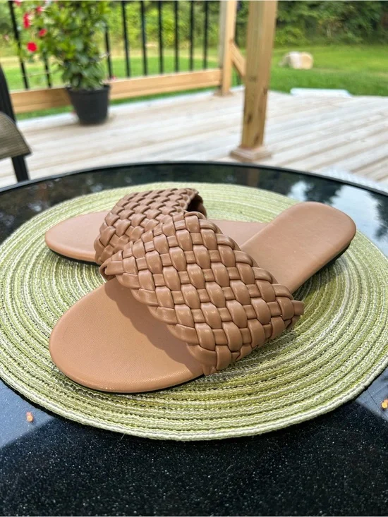 Woven Slide Sandals in Tan - Comfortable Everyday Women’s Slides