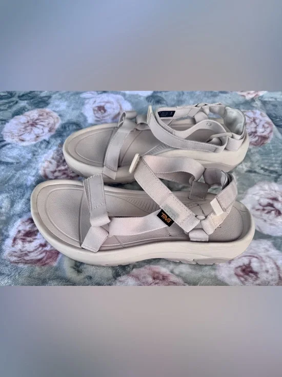 Teva Women’s Hurricane XLT2 Ampsole Platform Sandals Size 13 Beige