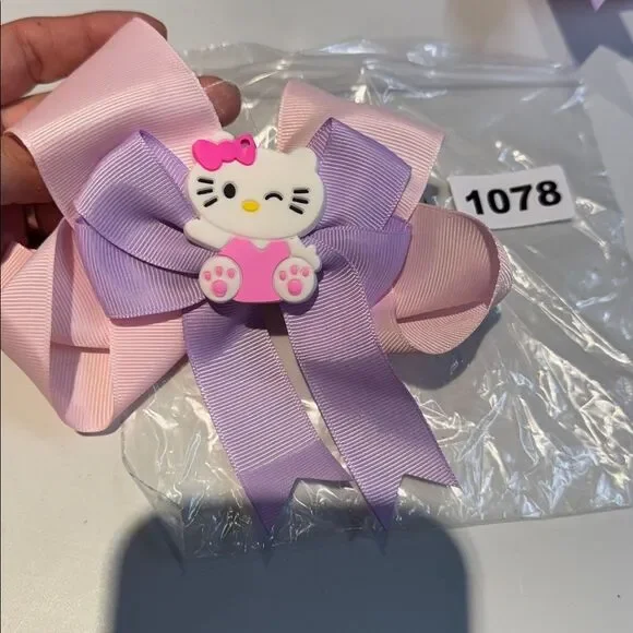 1078 Hello Kitty Alligator‎ Clip Hair Bow
