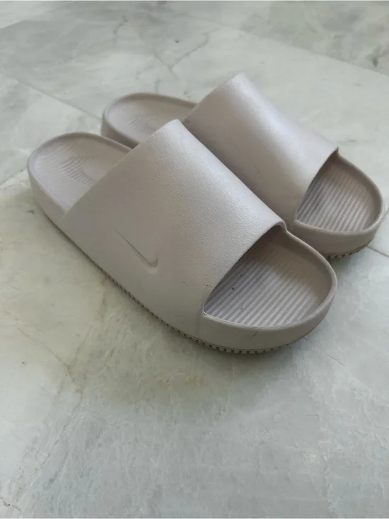 Nike Calm Slide Sandals in Barely Pinm