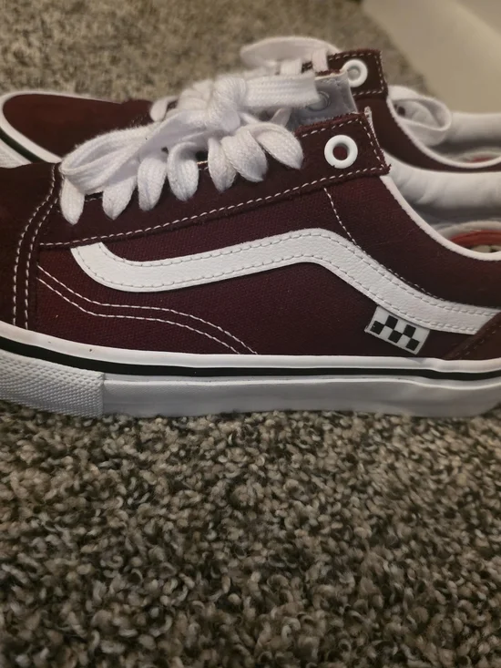 Vans Old Skool Low Top Sneakers in Maroon