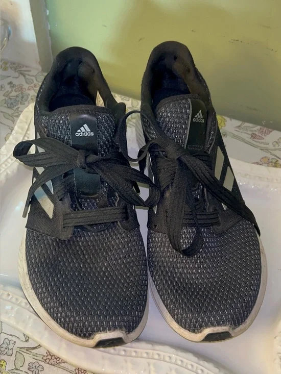 Adidas Women's Edge Lux 3 sneakers in Core Black Size 8.5