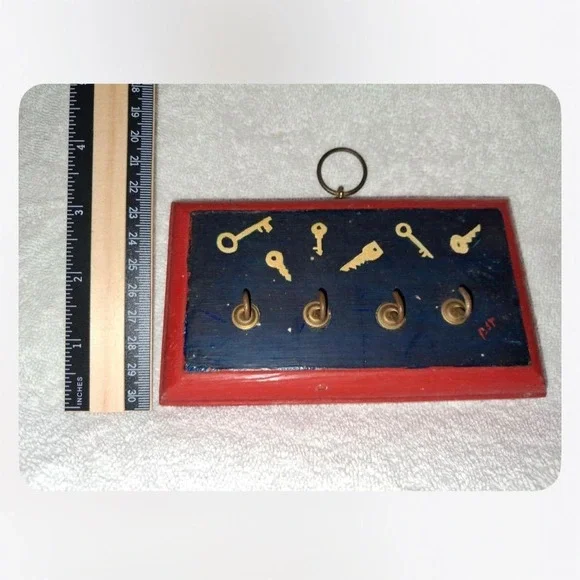 Vintage Skeleton Key Display Board Decor Collectible‎