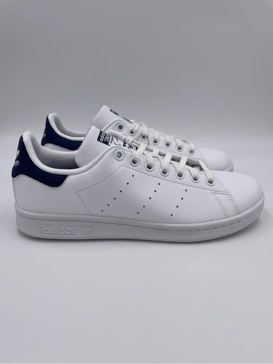 adidas Stan Smith Women’s White Sneakers with Navy Heel Tab NWT Women’s 8