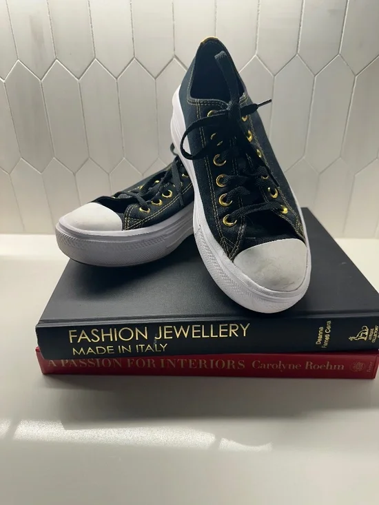 Custom converse Sz 8