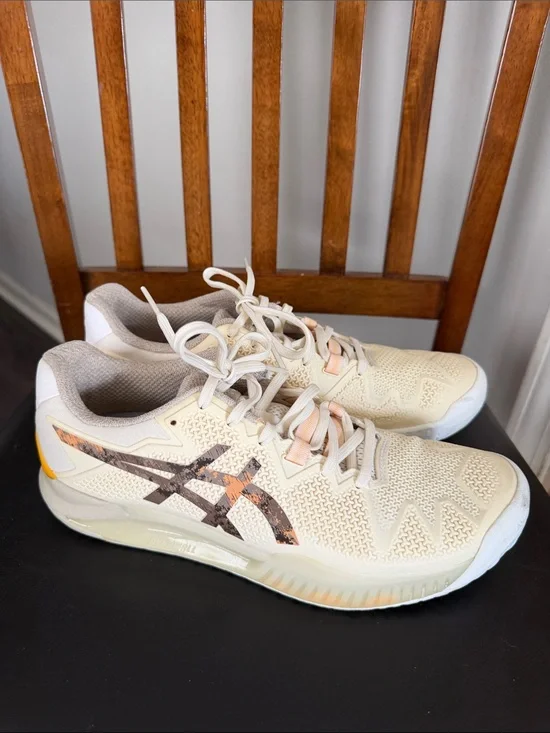 Like New!! ASICS Sneakers