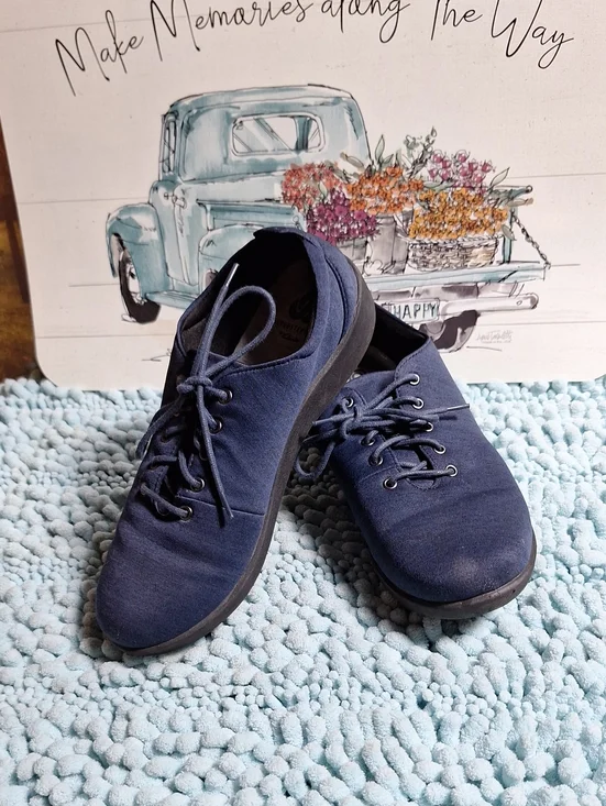 Women's Navy Casual Clarks  Lace-Up Shoes
