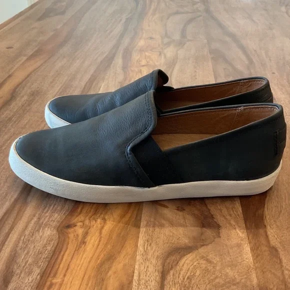 Frye Melanie Black Leather Slip On Sneakers Womens 8M Low Top 3479264-BLK